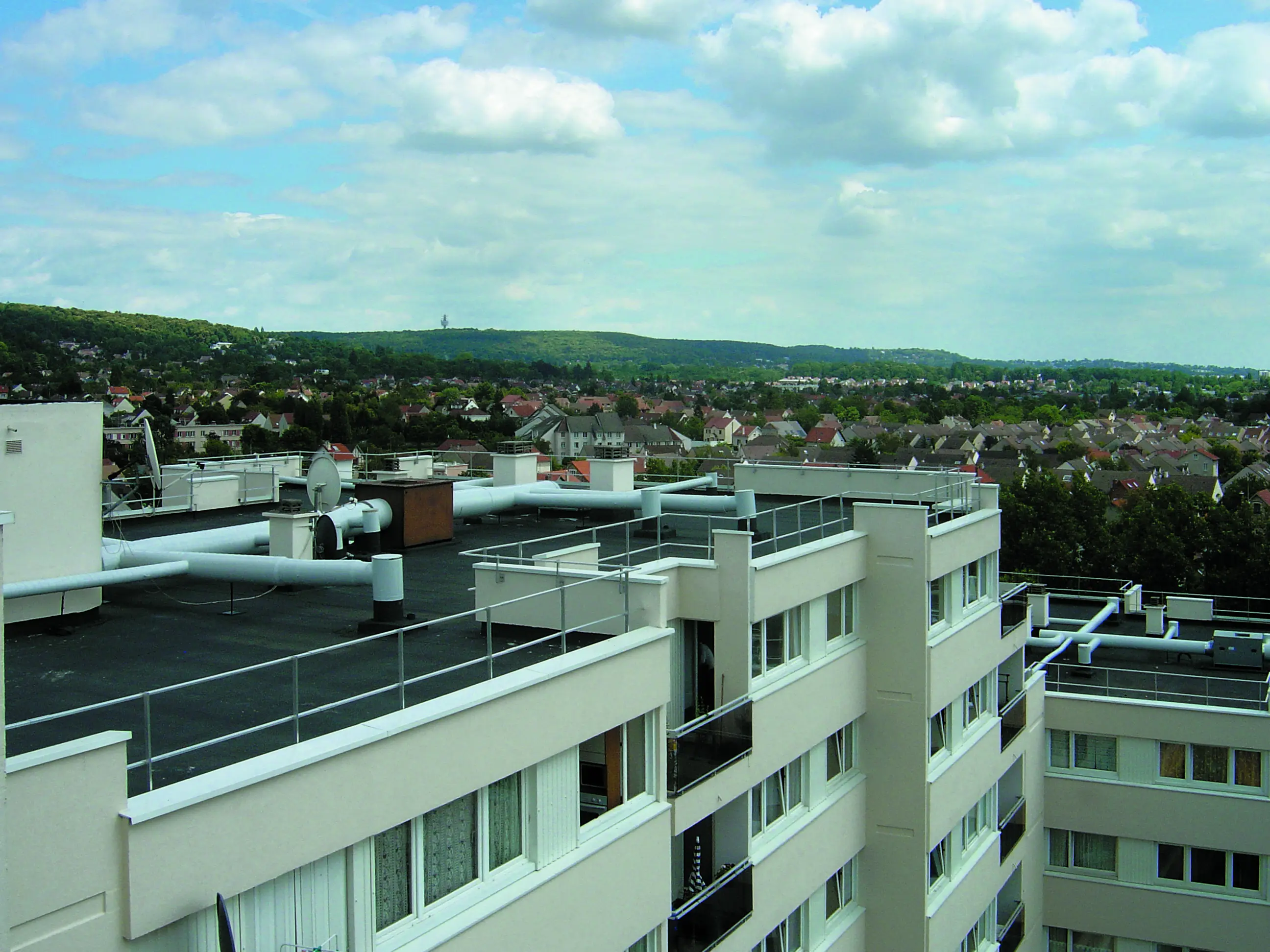 garde-corps de sécurité en aluminium Barrial sabot Zc déporté pour acrotère isolé avec couvertine ITE